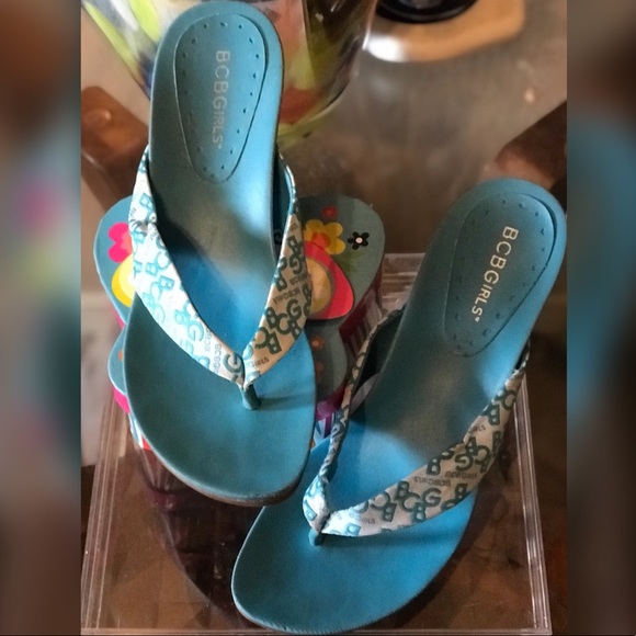 Wedged Thong BCBG Sandals!! - Picture 4 of 4
